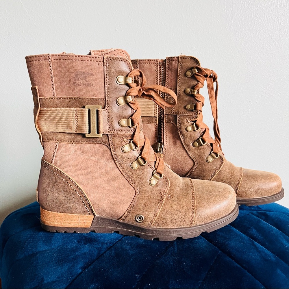 Sorel Carly Boots, size 8, like new condition condition.